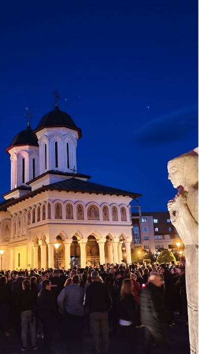 Gorj: Procesiune religioasă cu 200 de preoți și mii de enoriași la Târgu Jiu, de Zilele Municipiului