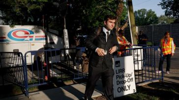 Prețurile mari la benzină îi îndeamnă pe americani să utilizeze autobuzul sau să recurgă la soluții inovative