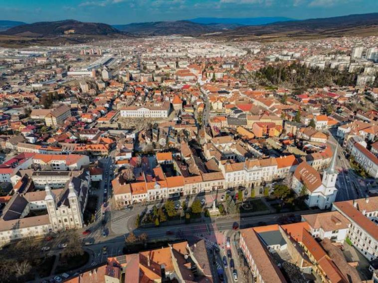 Harghita: Monument comemorativ dedicat victimelor Holocaustului, inaugurat la Odorheiu Secuiesc