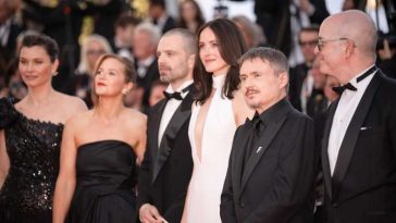 Ministerul Culturii îl felicită pe regizorul Cristian Mungiu și echipa filmului ‘Fjord’, aclamat la Cannes cu 12 minute de aplauze