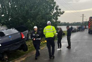 Prahova: Un bărbat a murit după ce mașina pe care o conducea a lovit un stâlp de electricitate