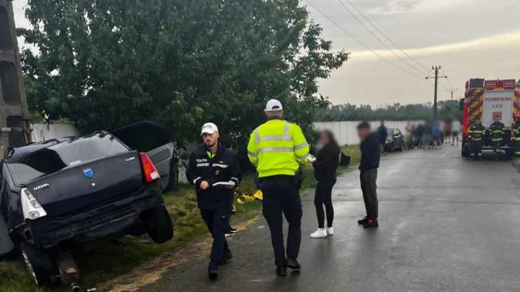 Prahova: Un bărbat a murit după ce mașina pe care o conducea a lovit un stâlp de electricitate