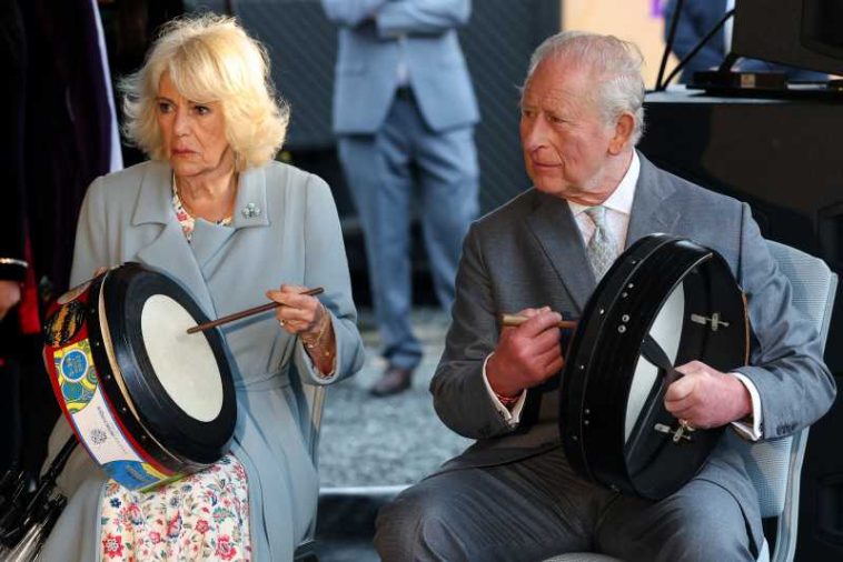 Instrumente de percuție și muzică hip-hop pentru regele Charles al III-lea în Irlanda de Nord