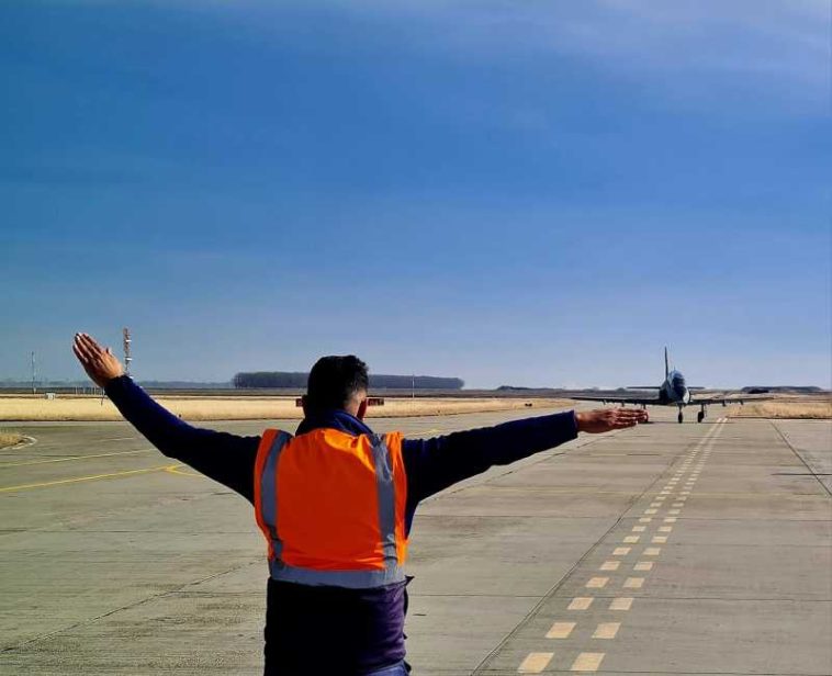 Buzău: Între 25 și 40 de piloți vor trece anual de pe IAR-99 SM pe F-16, la Baza Aeriană Boboc