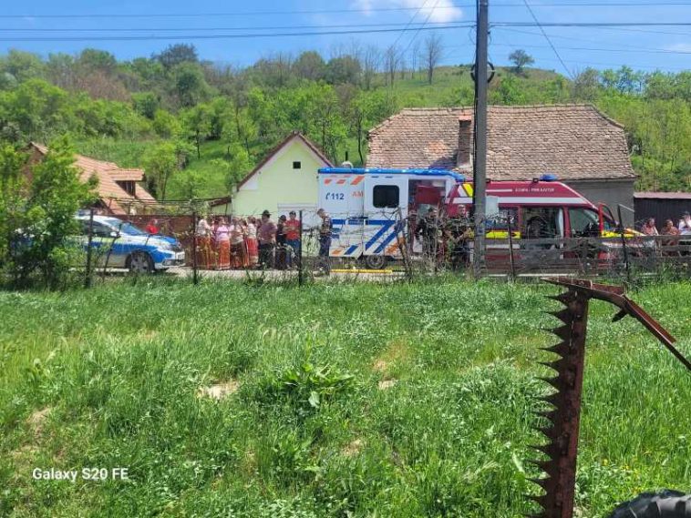 Sibiu: Bărbat în comă, transportat cu elicopterul SMURD după ce a fost târât de un cal pe o distanță de 10 metri