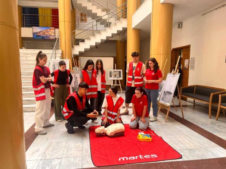 Vâlcea: Primul defibrilator cu aces public din județ a fost instalat la Biblioteca Județeană