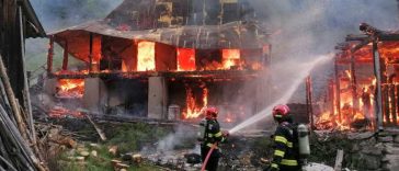 Alba: Femeie cu arsuri pe 30% din corp, în urma unui incendiu care a cuprins două locuințe (FOTO/VIDEO)