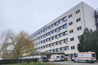Arad: Un pacient cu fractură de claviculă a fost operat printr-o tehnică avansată; el a fost treaz în timpul intervenției