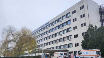 Arad: Un pacient cu fractură de claviculă a fost operat printr-o tehnică avansată; el a fost treaz în timpul intervenției