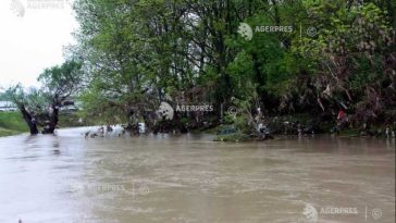 INHGA: Cod galben de inundații pe râuri de pe raza a zece județe, până vineri la prânz
