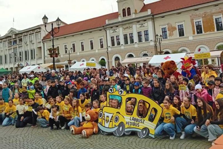 REPORTAJ Covasna: Dimineți fără coloane de mașini sau cum a schimbat ‘Pedibus’ viața în Sfântu Gheorghe