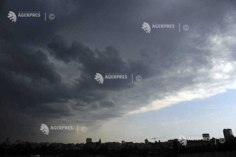 Meteorologi: Vreme instabilă, ploi și vânt puternic în majoritatea regiunilor, până sâmbătă seara