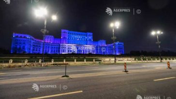 Palatul Parlamentului – iluminat în albastru pentru a marca Săptămâna națională a siguranței rutiere