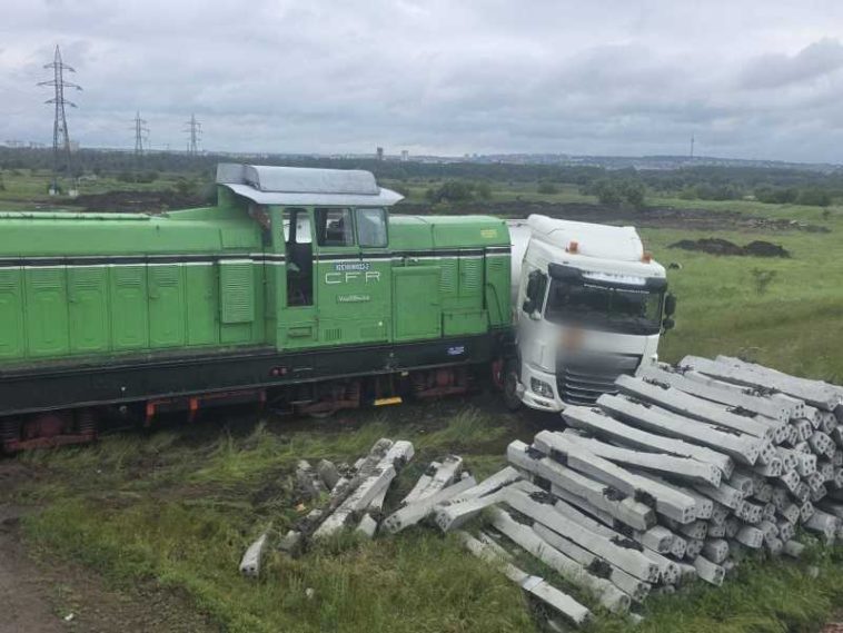 Giurgiu: Scurgeri de motorină după un accident în municipiu între o cisternă și un tren marfar încărcate cu motorină
