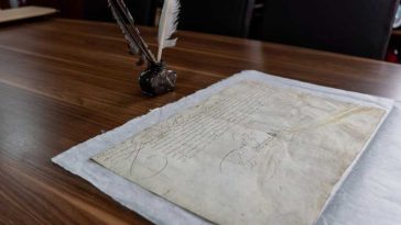 Dâmbovița: Pergament rar semnat de regele francez Ludovic al XIII-lea, intrat în colecția bibliotecii județene