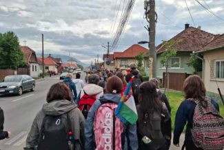 Harghita: Grupuri de pelerini se îndreaptă spre Șumuleu Ciuc, unde vor participa la procesiunea de Rusaliile catolice