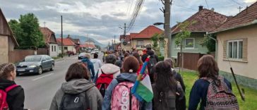 Harghita: Grupuri de pelerini se îndreaptă spre Șumuleu Ciuc, unde vor participa la procesiunea de Rusaliile catolice