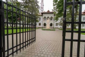 REPORTAJ/Dâmbovița: Unitatea militară unde au fost executați soții Ceaușescu – muzeu ce atrage vizitatori de pretutindeni (GALERIE FOTO)