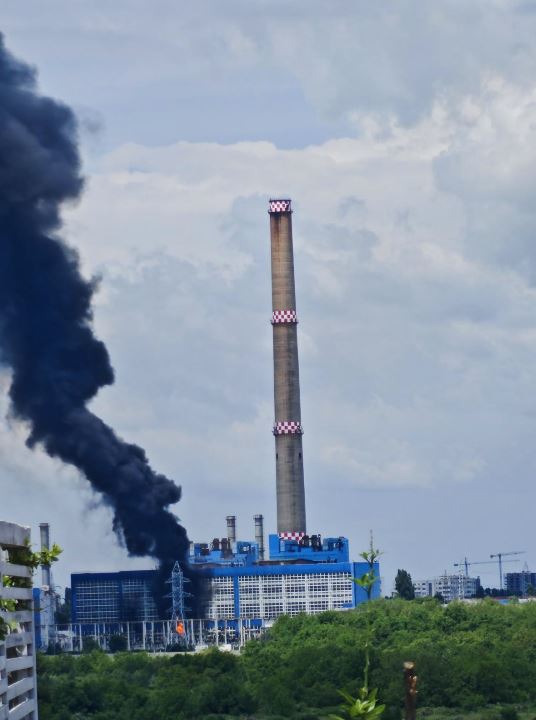 UPDATE/Incendiu la un transformator din incinta CET Vest, cu degajări mari de fum; a fost emis mesaj RO-ALERT