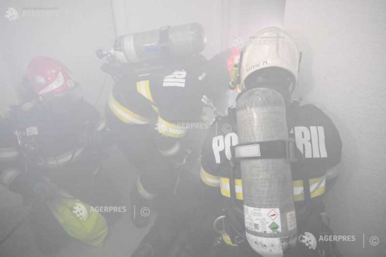 Incendiu la CET Vest/ Nu sunt victime; pompierii intervin pentru răcirea transformatorului care a luat foc