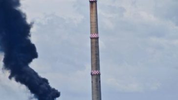 Incendiul de la CET Vest a fost localizat; continuă intervenția pompierilor pentru răcirea transformatorului