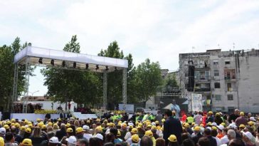Papa Leon, în ‘Țara Focurilor’ poluată de mafie cu deșeuri: O frumusețe fragilă necesită atenție și responsabilitate