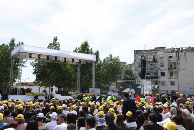 Papa Leon, în ‘Țara Focurilor’ poluată de mafie cu deșeuri: O frumusețe fragilă necesită atenție și responsabilitate