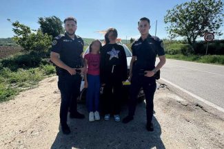 Bacău: Două minore din județul Vrancea, găsite de polițiști în preajma unei păduri