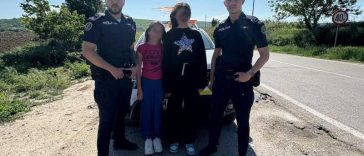 Bacău: Două minore din județul Vrancea, găsite de polițiști în preajma unei păduri