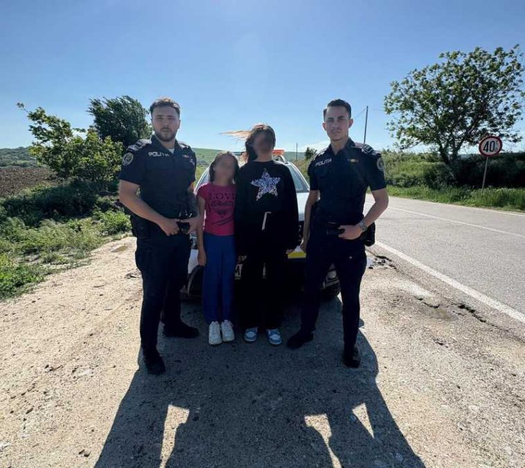 Bacău: Două minore din județul Vrancea, găsite de polițiști în preajma unei păduri