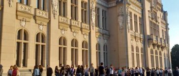 Iași: Mii de persoane au stat la cozi la muzee; punctul de atracție – lucrarea ‘Cap de copil’ a lui Brâncuși (GALERIE FOTO)