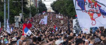 Serbia: Zeci de mii de oameni au demonstrat la Belgrad pentru a cere alegeri anticipate