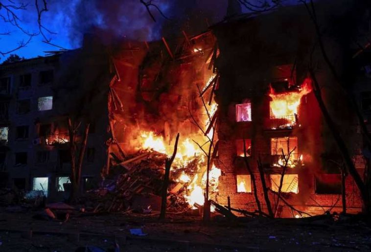 Zelenski denunță bombardamentele rusești și îl acuză pe Putin că vizează clădiri rezidențiale