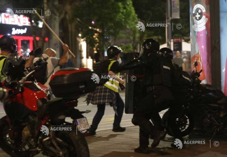 Serbia: Mai mulți răniți și 23 de manifestanți arestați după protestul antiguvernamental de la Belgrad