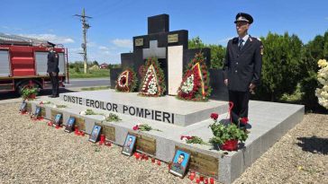 Buzău: Pompierii și-au comemorat colegii care au murit în tragedia de acum 22 de ani de la Mihăilești