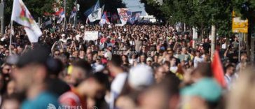 Proteste la Belgrad: Peste 180.000 de oameni au manifestat sâmbătă (organizație independentă)