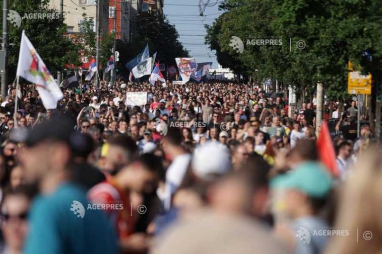 Proteste la Belgrad: Peste 180.000 de oameni au manifestat sâmbătă (organizație independentă)