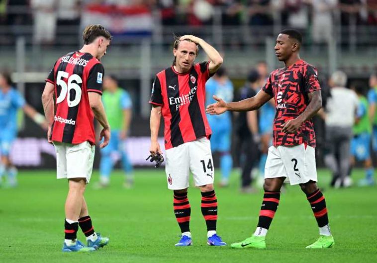 Fotbal: AC Milan, învinsă pe teren propriu de Cagliari (1-2), ratează calificarea în Liga Campionilor