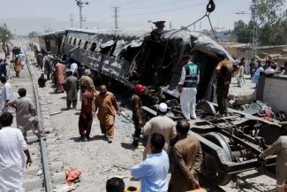 Pakistan: O grupare separatistă revendică explozia ce a vizat un tren de pasageri, soldată cu cel puțin 47 de morți