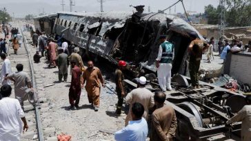Pakistan: O grupare separatistă revendică explozia ce a vizat un tren de pasageri, soldată cu cel puțin 47 de morți