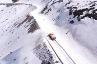 Gorj: Deszăpezirea pe Transalpina, finalizată în procent de 99%; se montează noile indicatoare