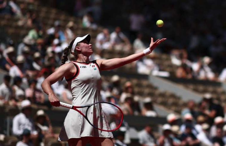Tenis: Elena Rîbakina, calificare la pas în turul al doilea la Roland Garros