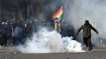VIDEO Violențe în La Paz, în ciuda concesiilor președintelui bolivian