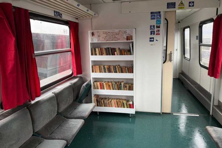 BIBLIOTECA AZI/Buzău: Să ținem poveștile în mișcare cu mini-biblioteca din tren; rețeaua națională de biblioteci publice se restrânge de la…