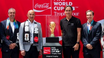Fotbal: Toronto, expresie de multiculturalism la prezentarea trofeului Cupei Mondiale în piața din fața primăriei