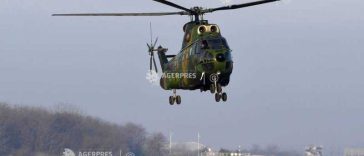 MApN: Un elicopter cu o defecțiune în timpul unui zbor de instrucție a aterizat în siguranță în apropiere de Reșița