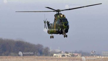 MApN: Un elicopter cu o defecțiune în timpul unui zbor de instrucție a aterizat în siguranță în apropiere de Reșița