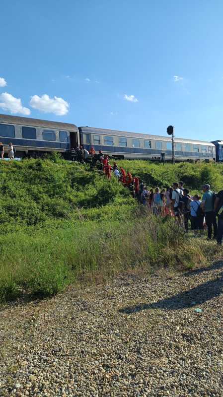 Maramureș: Incendiu la locomotiva unui tren de călători; 60 de persoane evacuate și reîmbarcate după sosirea altei locomotive