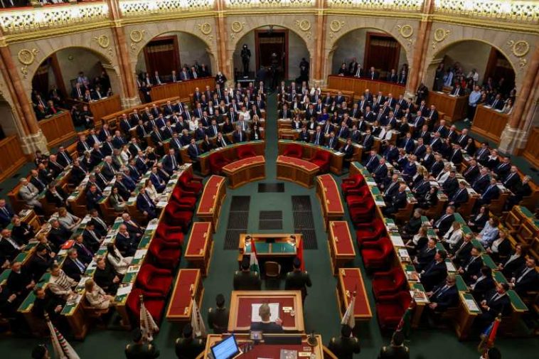 Ungaria: Parlamentarii au votat împotriva ieșirii din Curtea Penală Internațională, dorită de Orban