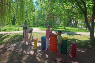 Harghita: Zonă de joacă cu instrumente muzicale, inaugurată în Parcul Central din Miercurea-Ciuc, în premieră în județ (GALERIE FOTO)